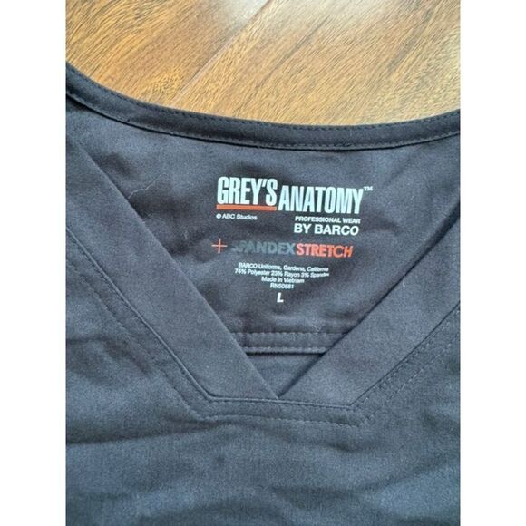 Greys Anatomy L black men’s spandex stretch scrub top - Picture 2 of 6